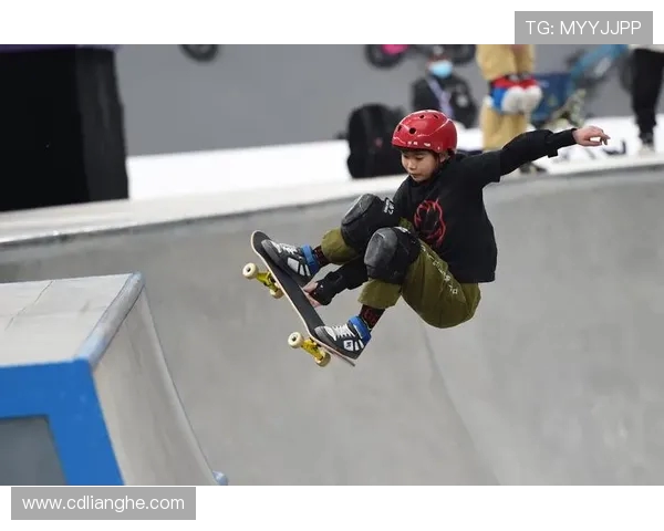 重庆滑板队在极限运动联赛中的团队协作表现分析与点评