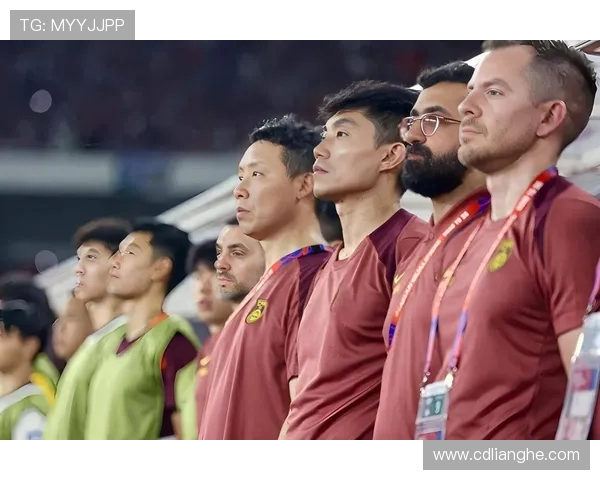 国足鏖战九十分钟艰难取胜三比二逆转对手再燃晋级希望